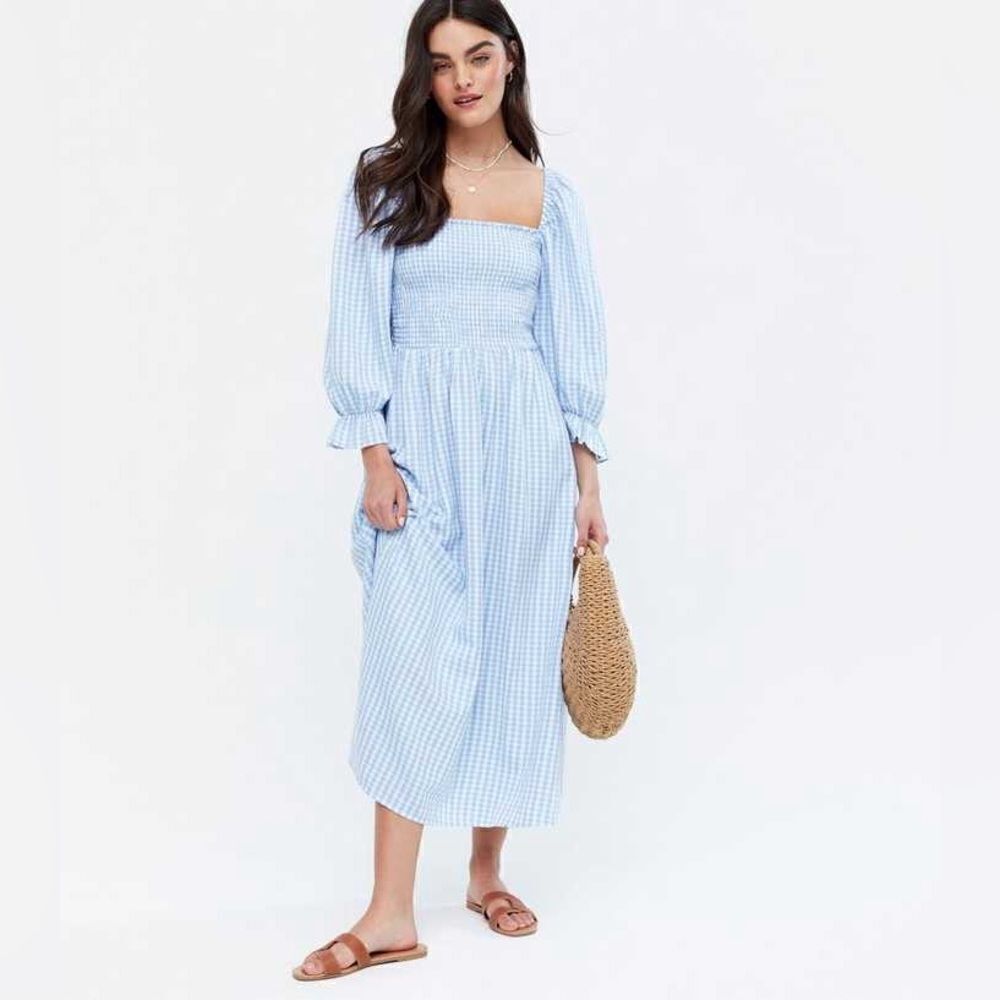 New Look Petite shirred textured midi dress in blue gingham - Picture 5 of 8